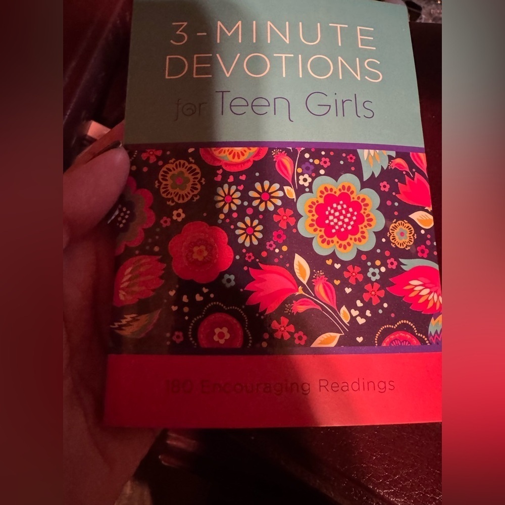 3-Minute Devotions Ser.: 3-Minute Devotions for Teen Girls : 180 Encouraging...